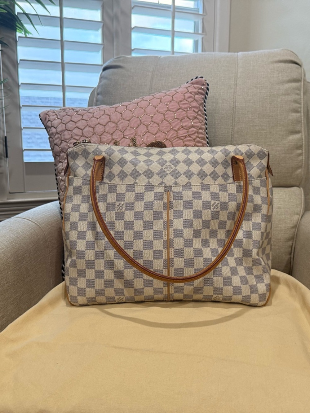 Authentic Louis Vuitton Figheri MM in Damier Azur canvas 🤍